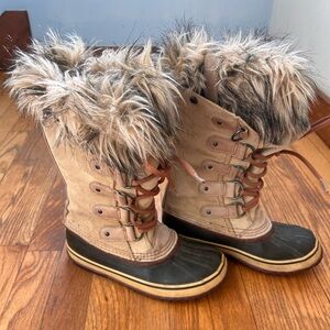 Sorel Bean-style Boots; size US5/EU36